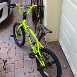 Kent 20 Thruster Chaos Boys Bmx Bike Neon Yellow for Sale in