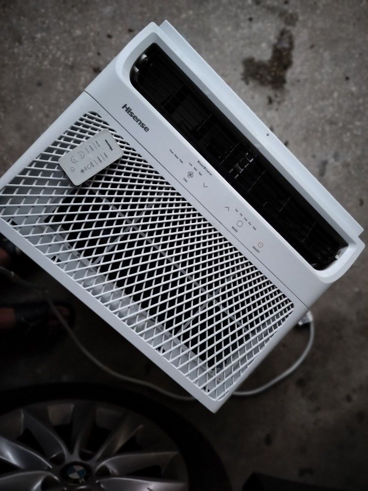 Hisense 12,000 BTU Window Air Conditioner with Heater – 230V 