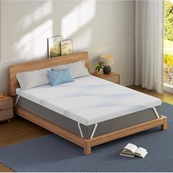 BRAND NEW Queen sized  mattress toppe.