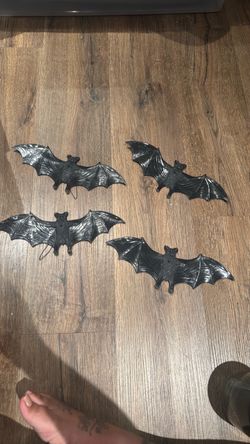 Set of 4 hanging bat decorations