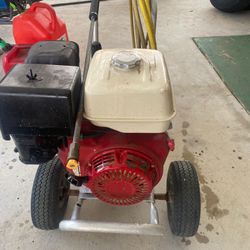 Pressure washer de 4000psi Motors honda 13hp $ 600 funciona perfectamente venga y compruébelo