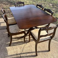 Duncan Phyfe Table, 6 Chairs, 3 Leaves