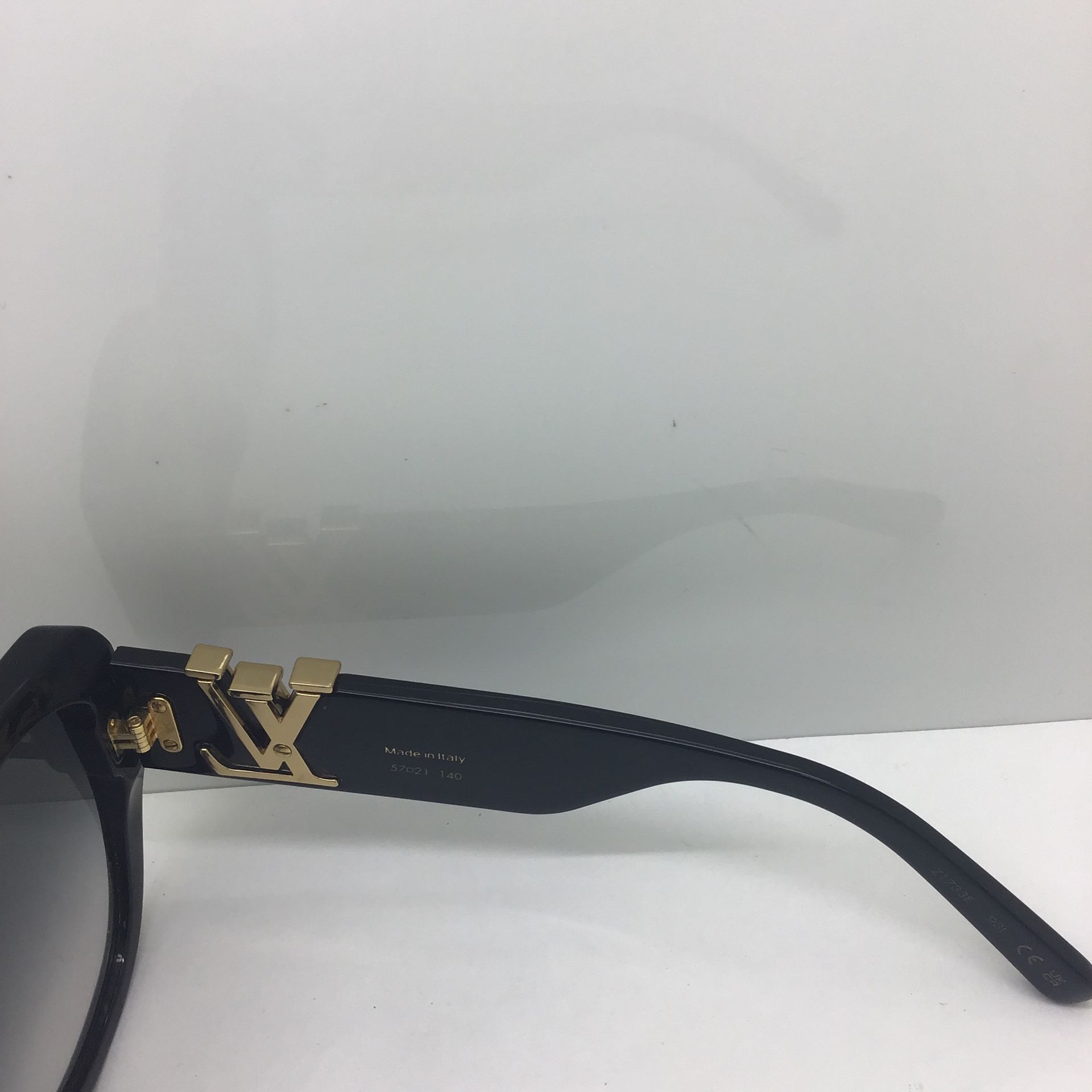 LV Icon Cat Eye Sunglasses S00 - Accessories Z1733W