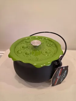 Smith and Clark 6 Quart Cast Iron Cauldron Green 'Bubbling' Lid 2026 Halloween