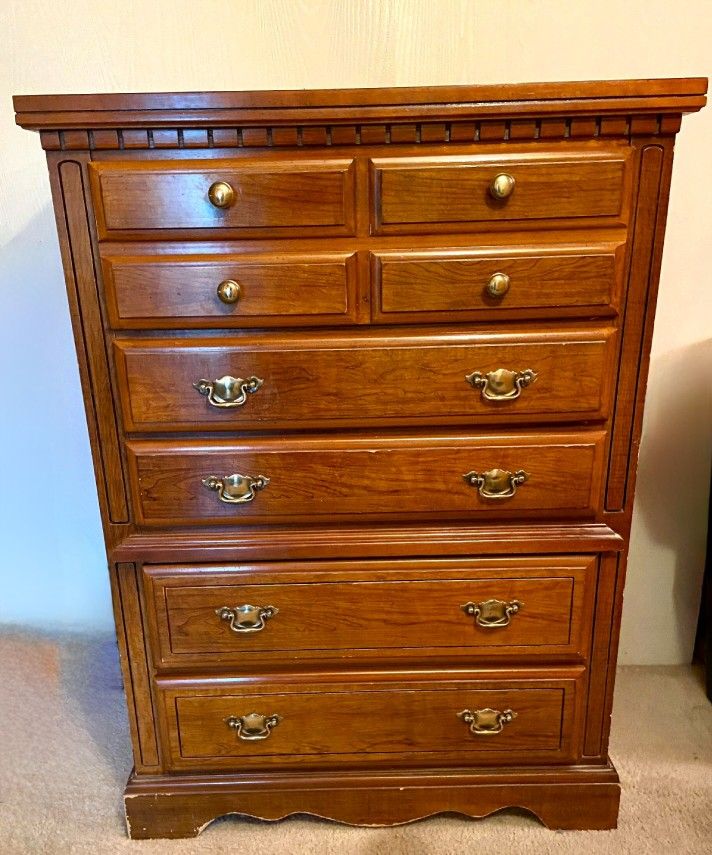 Broyhill/ Lenoir House Dresser
