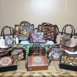 Tooled Mexican
Crossbody-Handbag-Artisanal Purse- Mexican Purse- Leather Crossbody- Bolsa Artesanal- Bolsa de Piel Mexicana-Bolsa de Cuero.