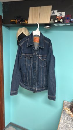 Large Men’s Levi’s denim jacket