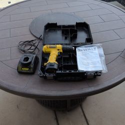 Dewalt Dw926 Portable Drill With Charger And Battery