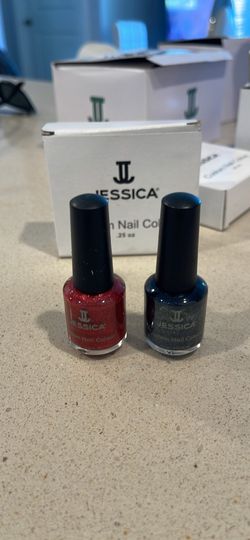 Nail polish/ Caja de 12 pinturas de uñas nueva