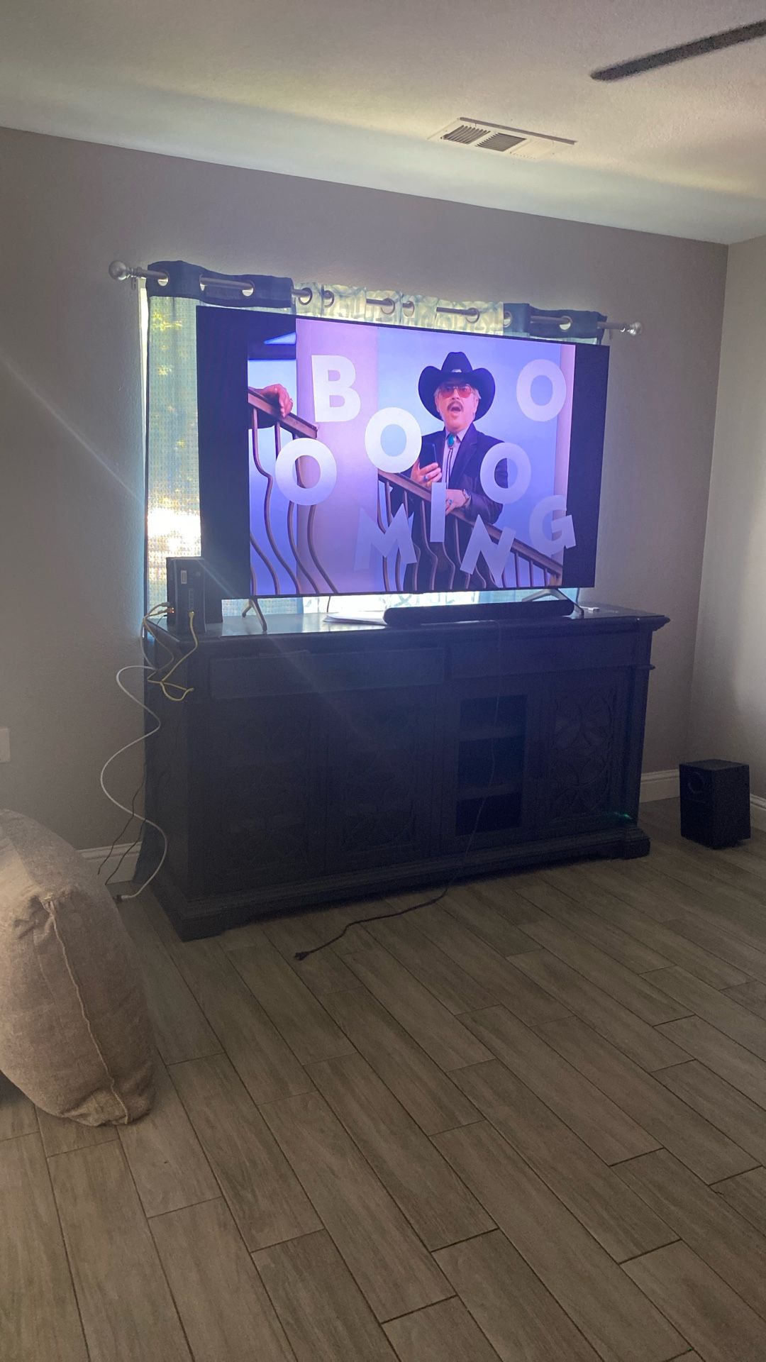 65 Tv Samsung And The Tv Stand