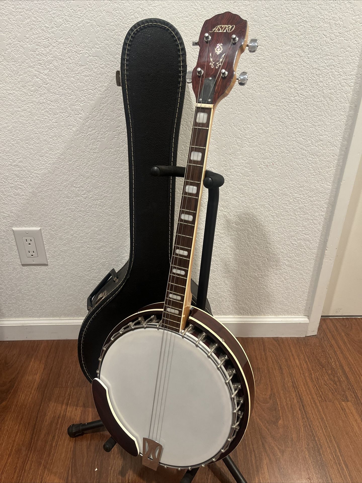 Vintage 4 String Banjo