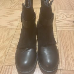 Black Boots Size 8.5 Good Condition 