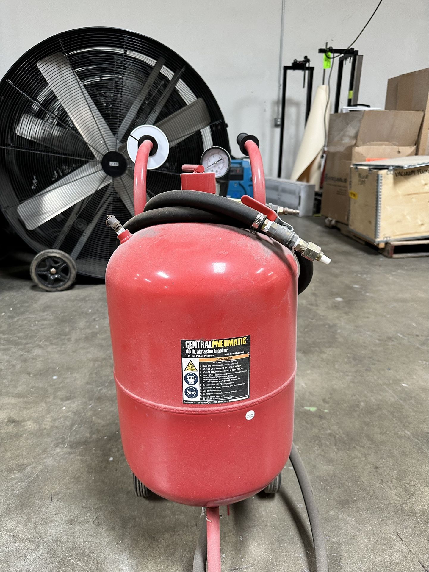 LA WAREHOUSE CLOSING SALE - PAINT ACCESSORIES (BLASTER, PNEUMATIC MIXER)