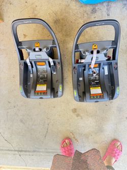 2 Chicco KeyFit 35 Car Seat Bases – Set of 2 or 15$ for each
