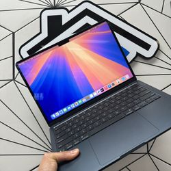 MacBook Air Midnight (13-inch, M4, 2025) 16GB 256 SSD With Apple Care Warranty