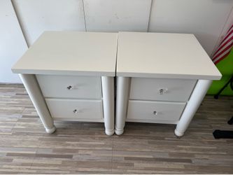 2 SOLID WOOD WHITE NIGHTSTANDS OBO