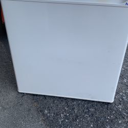  Mini Fridge with Freezer, Haier