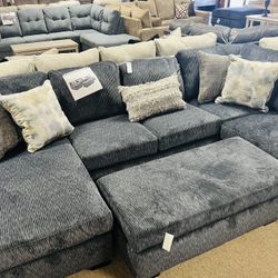 Beautiful Cozy Stylish Entertainment Sectional! 