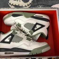 Women’s Air Jordan 4 Retro In Size 9 