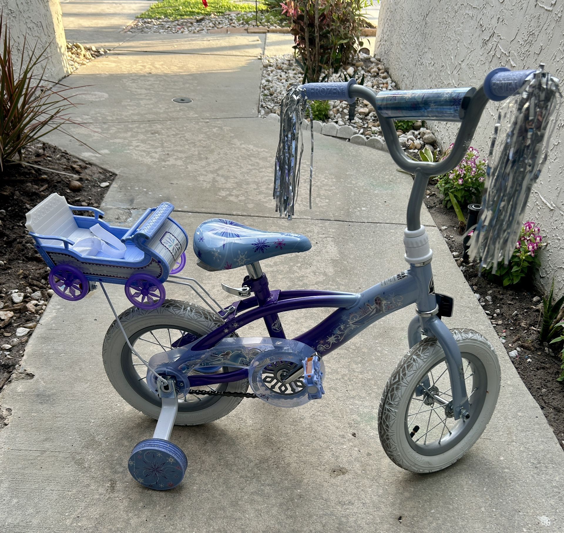 Kids Frozen Bicycle Brand New