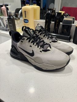 Nike Training Sneakers Gray Black men’s 7.5 women’s 9