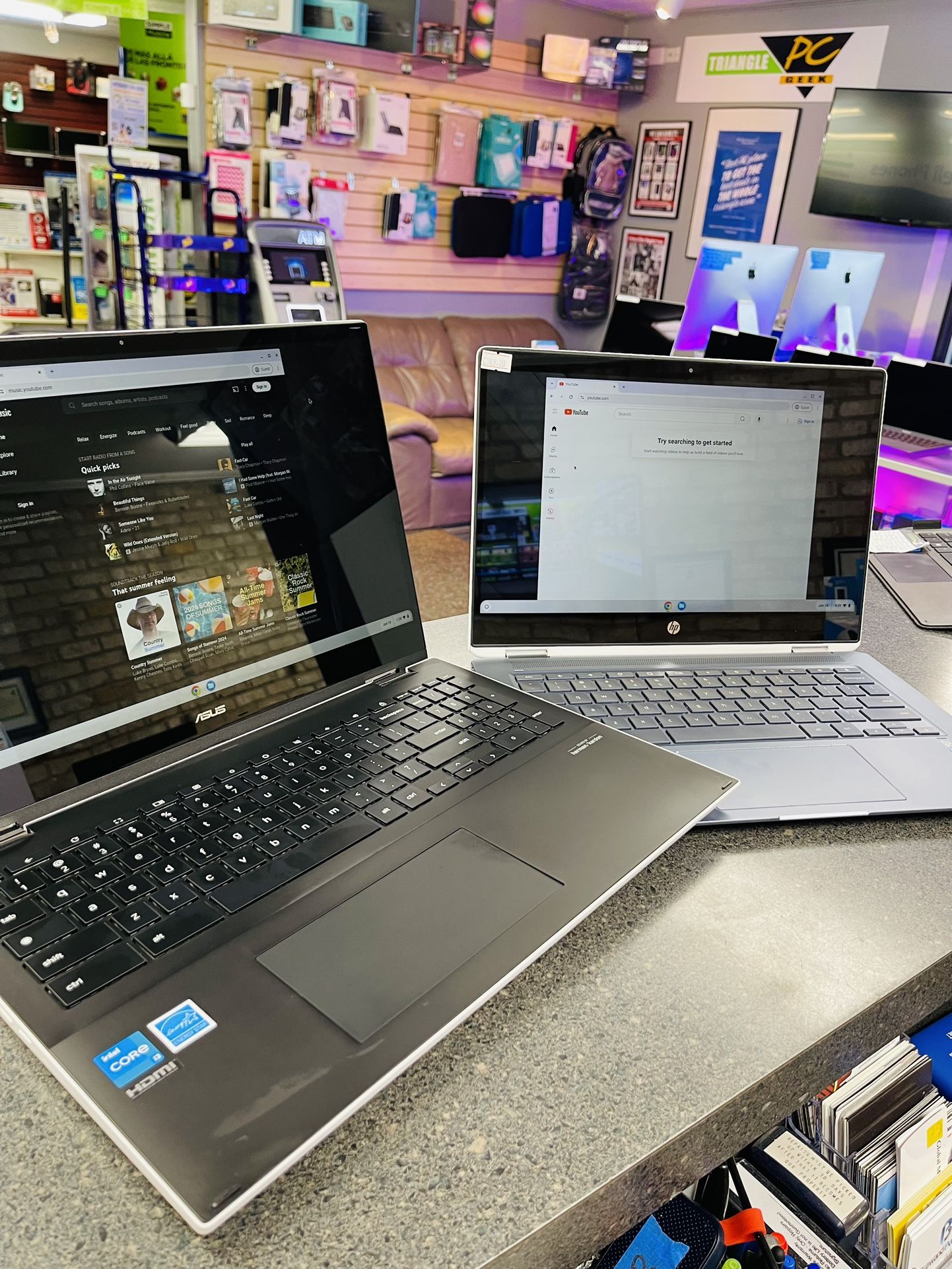 Touchscreen Chromebook Excellent Conditions With Charger Wifi Bluetooth 