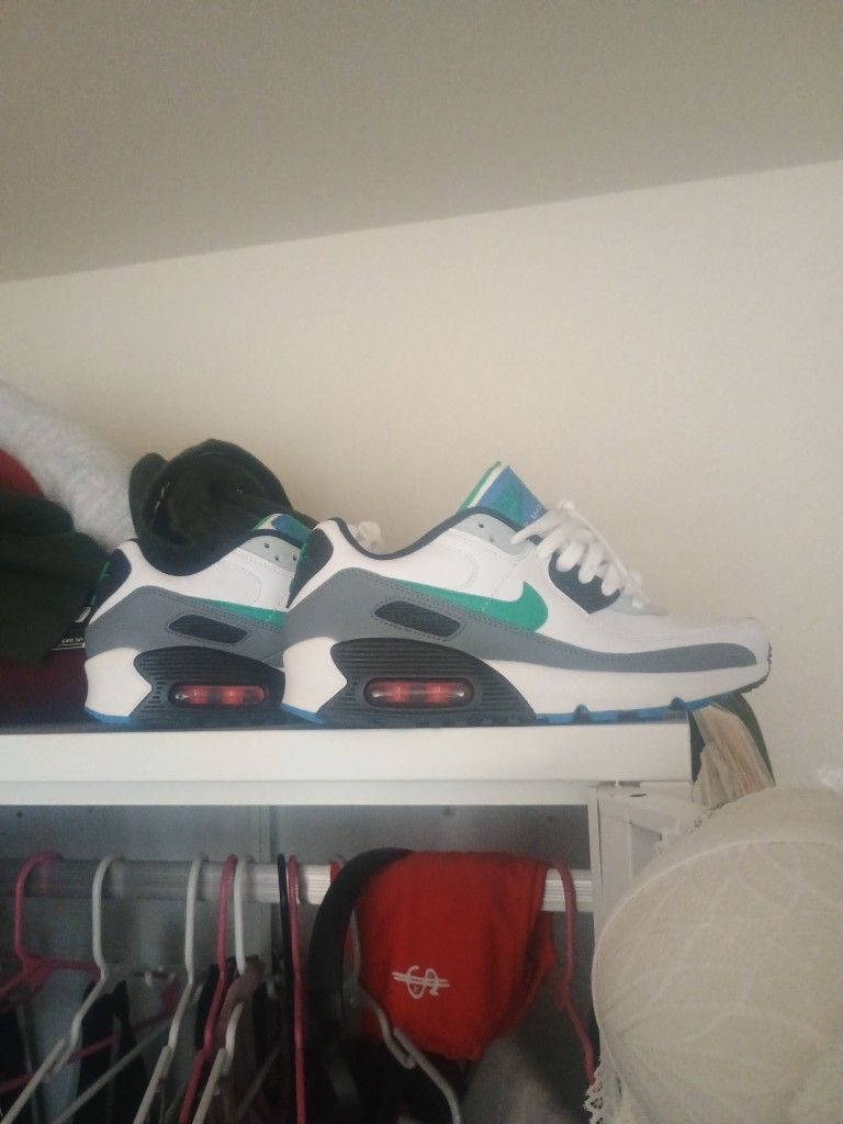 WOMENS 6, 5 YOUTH