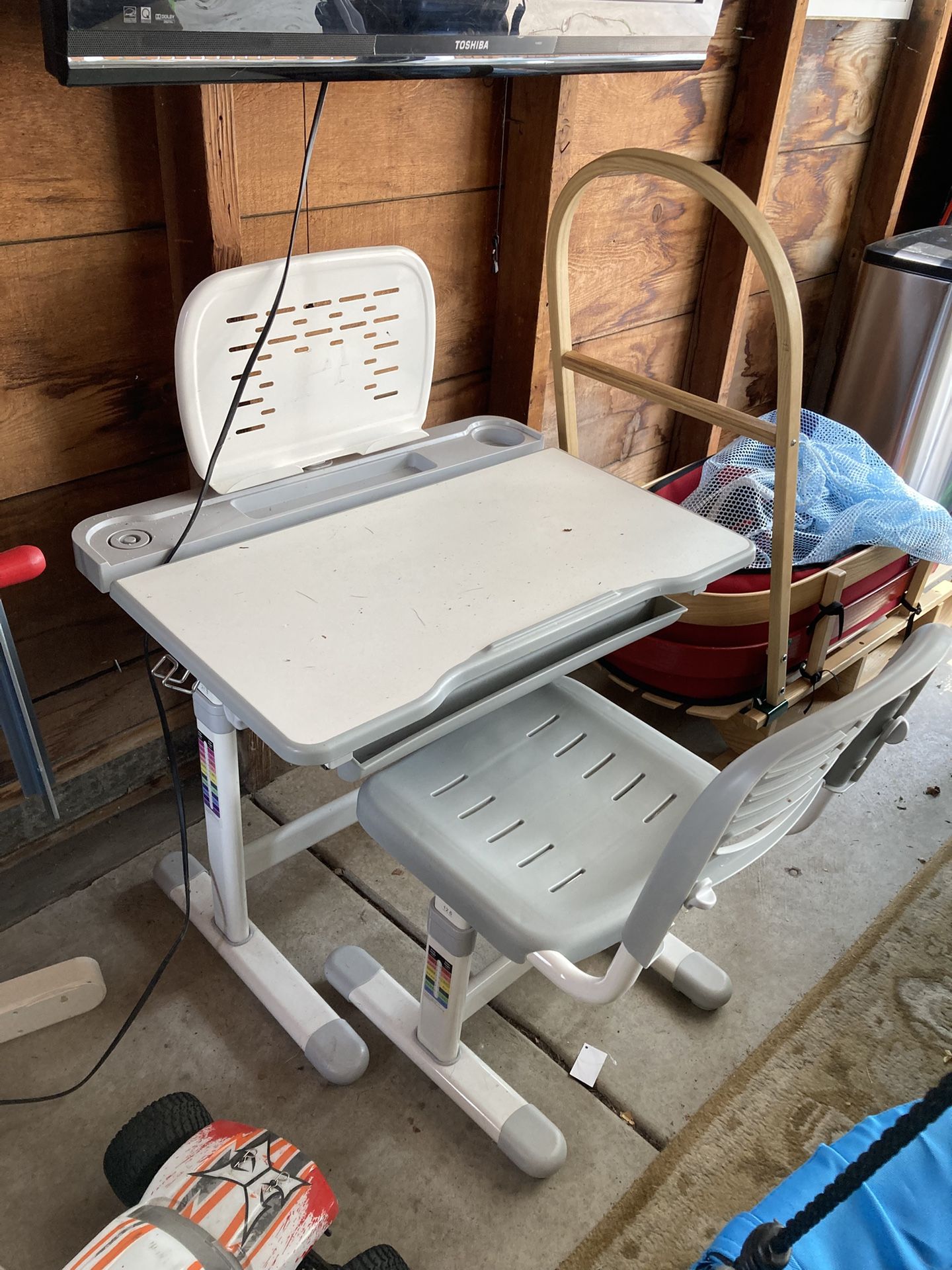 Child Desk and Chair With Desk Lamp