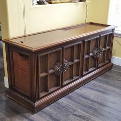 1970's Magnavox AM/FM Stereo Radio Console w/ Record Player  