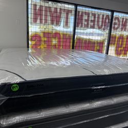 KING SIZE SIMMONS BEAUTYREST BLACK L CLASS MATTRESS & BOX SPRINGS BED SET