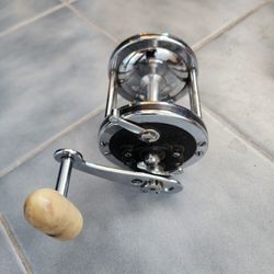 Vintage Pin Live Baitcaster 259 Fishing Reel