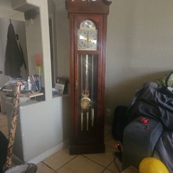 Grandfather clock $150 obo
79" H x 20" W x 19.5 D repairs needed
