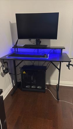 Gaming desk