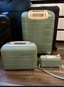 Suitcase luggage set