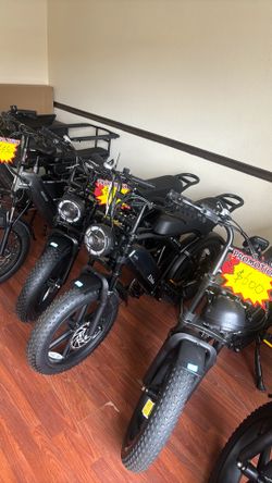 Open box moped style electric bike like new with warranty better price
