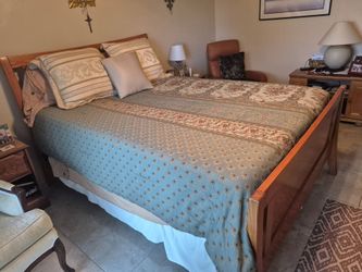 Wood bed and mattrees