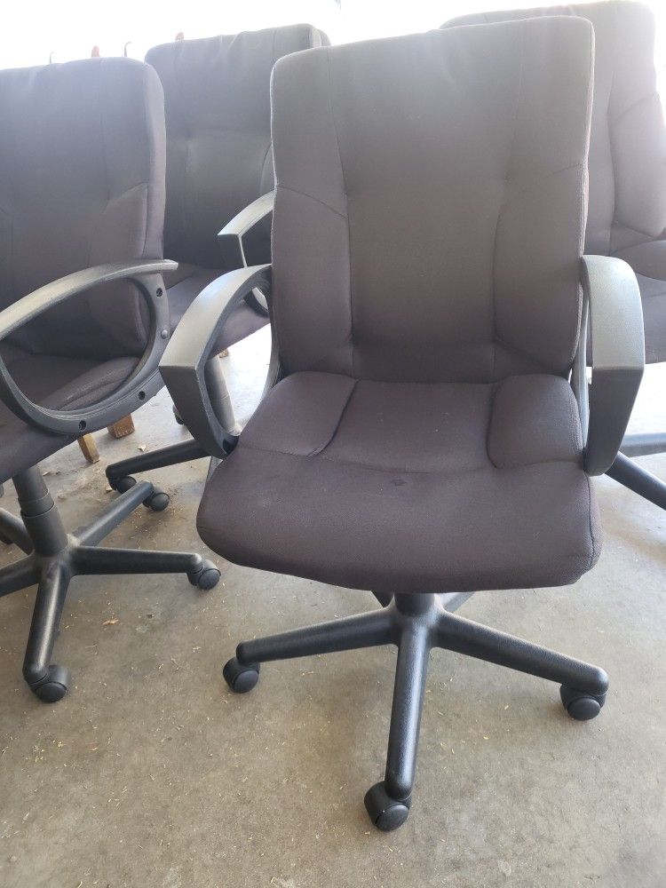 Chair Office Or Home 15dlls Each 4 Available Rialto
