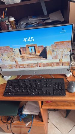 24” touch screen HP desktop