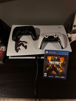 PS5 W/2 CONTROLLERS + GAME