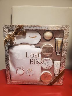 Paris Hilton "Lost in Bliss" 8-piece Sweet and Clean Bath Gift Set