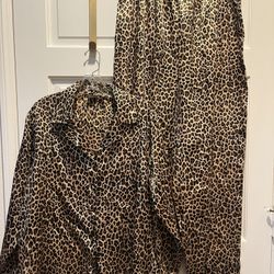 Women’s Plus Size 1X Near New Condition Leopard Print Satiny Pajamas