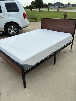 Full size bed and TEMPUR—PEDIC MATRESS…not stains