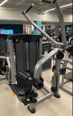 LIFE FITNESS INSIGNIA PULLDOWN MACHINE!! READY FOR PICKUP OR DELIVERY!!