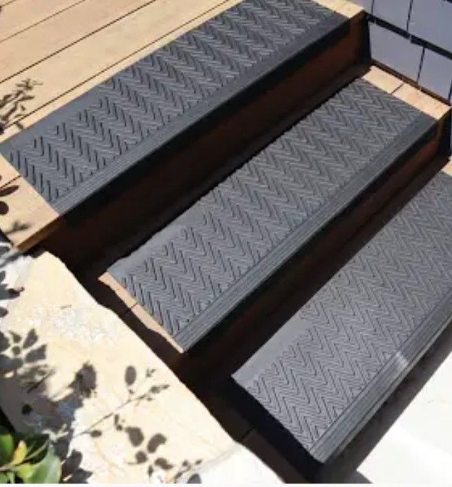 Set Of 4 New Rubber Step Trend Mats