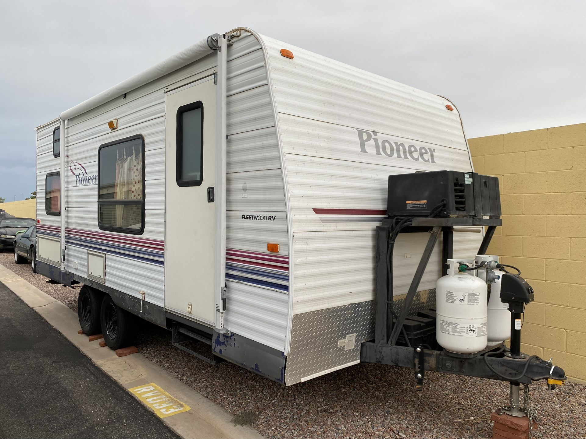 2004 Fleetwood Pioneer