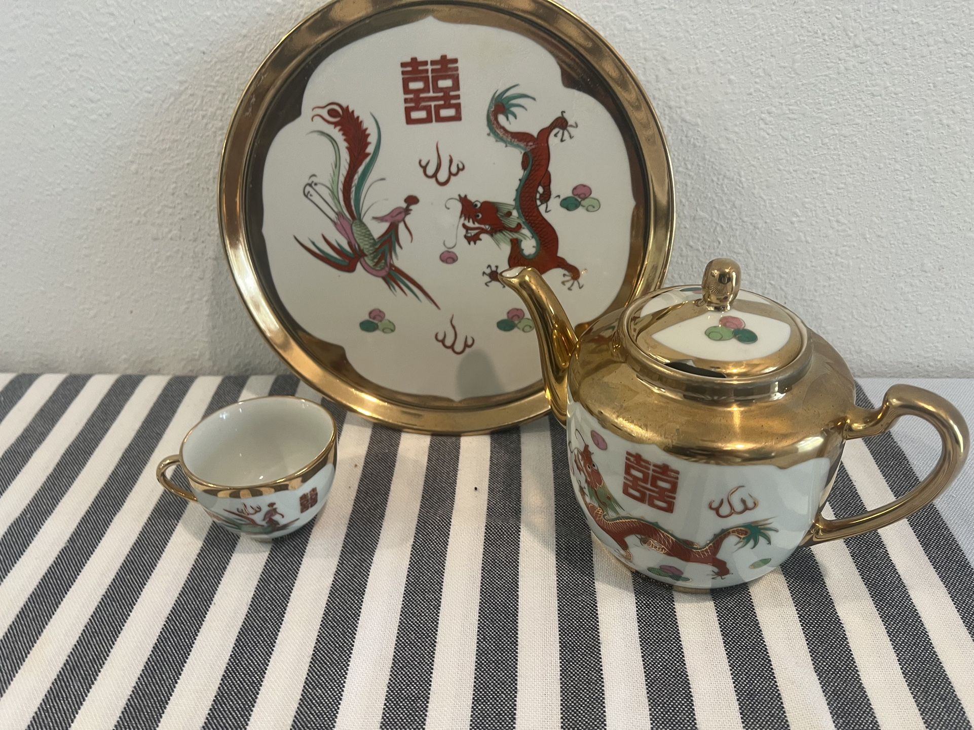 Vintage Made in China dragon phoenix gold tea pot