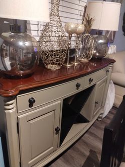 Dining room set and buffet or sodeboard READ THE POST