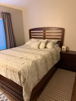 Complete Queen Bedroom Set – Bed, Dresser, Mirror, Nightstand + Mattress