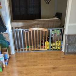 Baby Gate Adjustable Length With Wall Protectors 