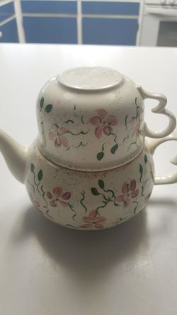 Ceramic teapot with cup